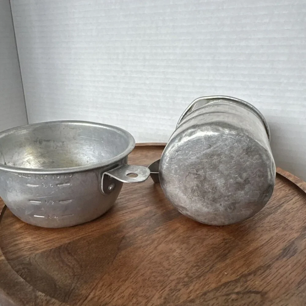 Vintage ALUMINUM Measuring ONE Cup Dry & 1 Cup w Handle & Double Spouts Set Of 2